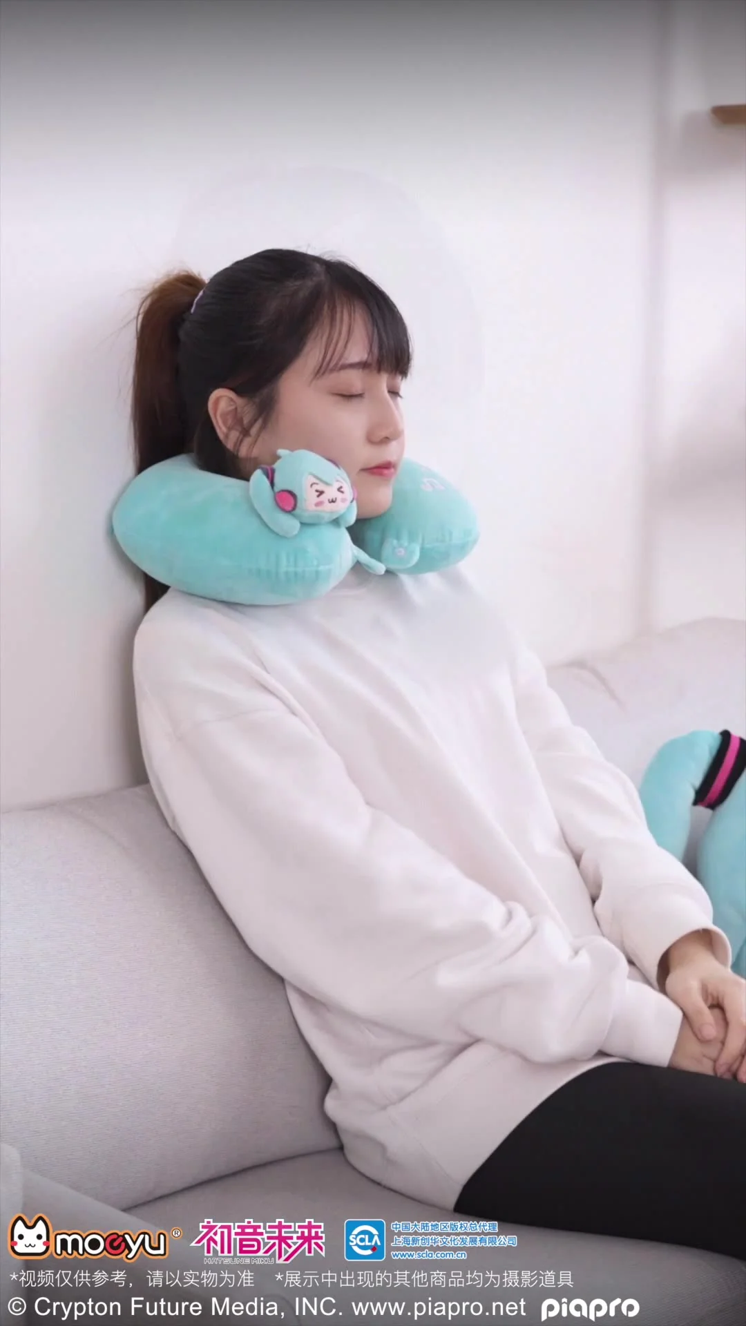 Moeyu - Hatsune Miku U-Shaped Plush Neck Pillow