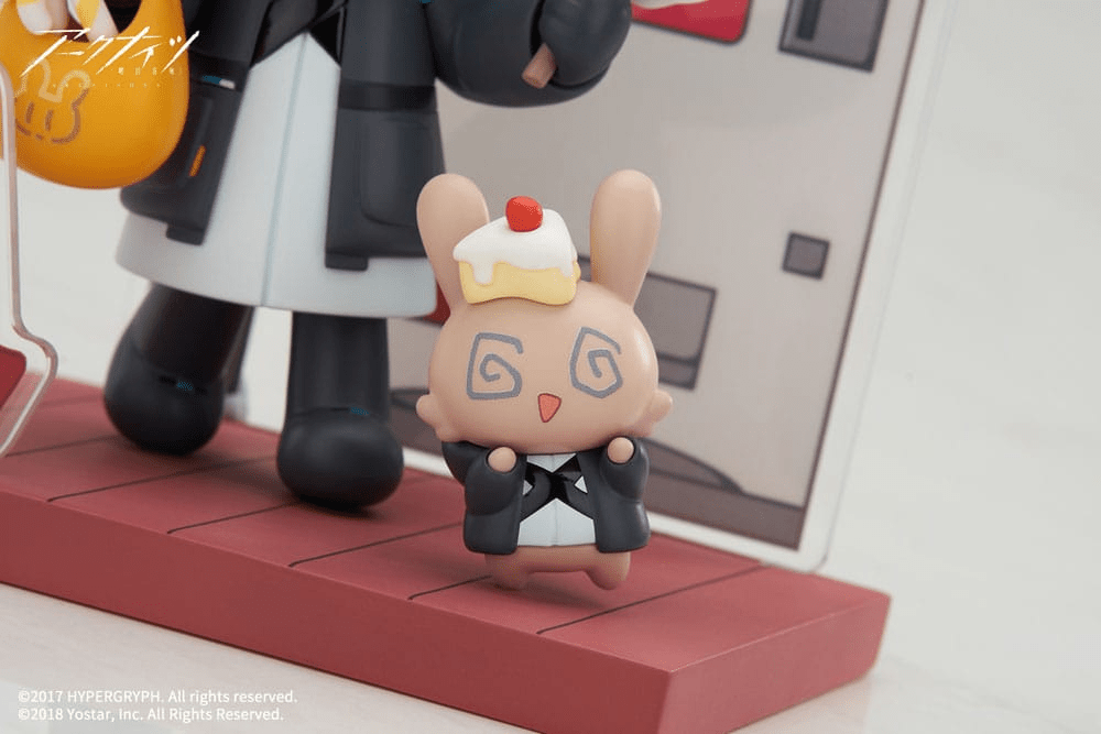 Arknights Mini Statue - Will You be Having the Dessert? Doctor | Anime Emporium