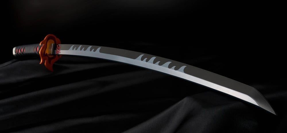 Demon Slayer: Kimetsu no Yaiba Proplica 1/1 Scale Nichirin Sword (Tanjiro Kamado) Kyojuro Rengoku´s Sword Guard Ver
