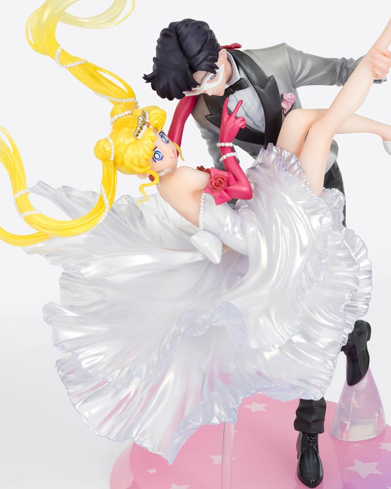 Sailor Moon Figuarts ZERO Chouette Usagi & Tuxedo Mask Moonlight Glow Edition