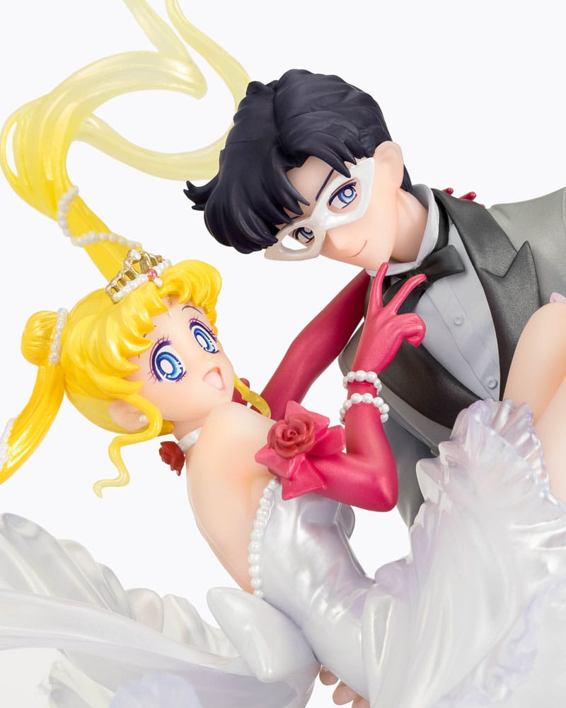 Sailor Moon Figuarts ZERO Chouette Usagi & Tuxedo Mask Moonlight Glow Edition