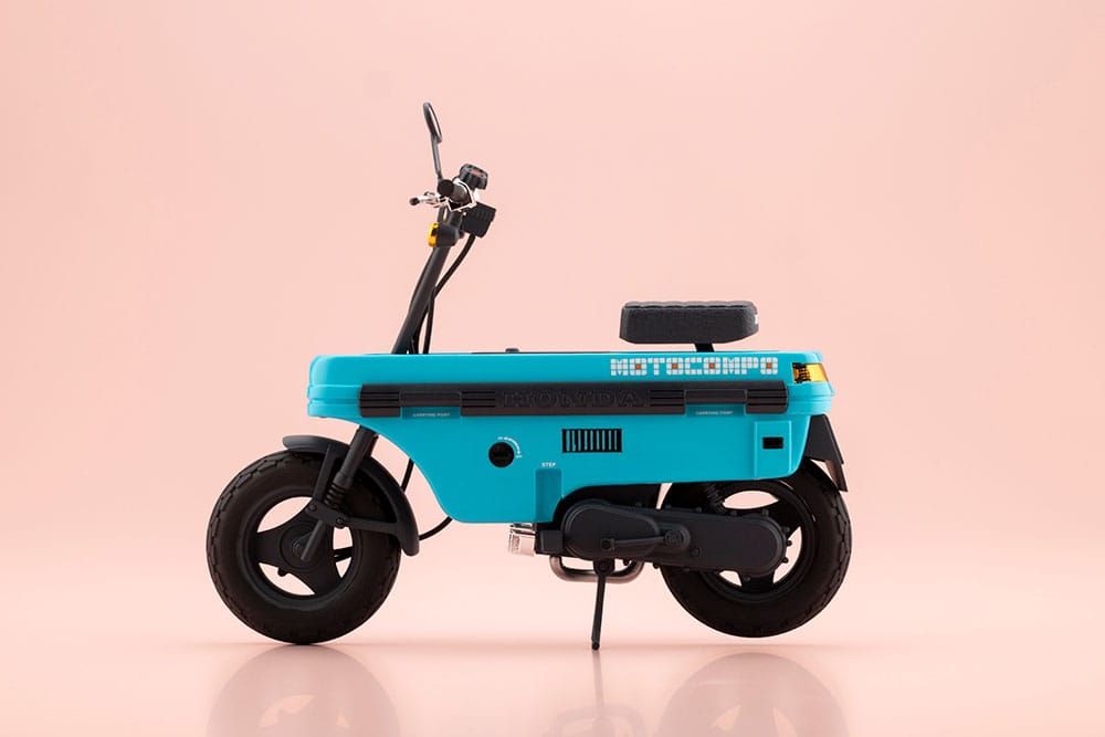 Megami Device Buster Doll Series Plastic Model Kit 1/1 Knight Alice with Honda AB12 Motocompo