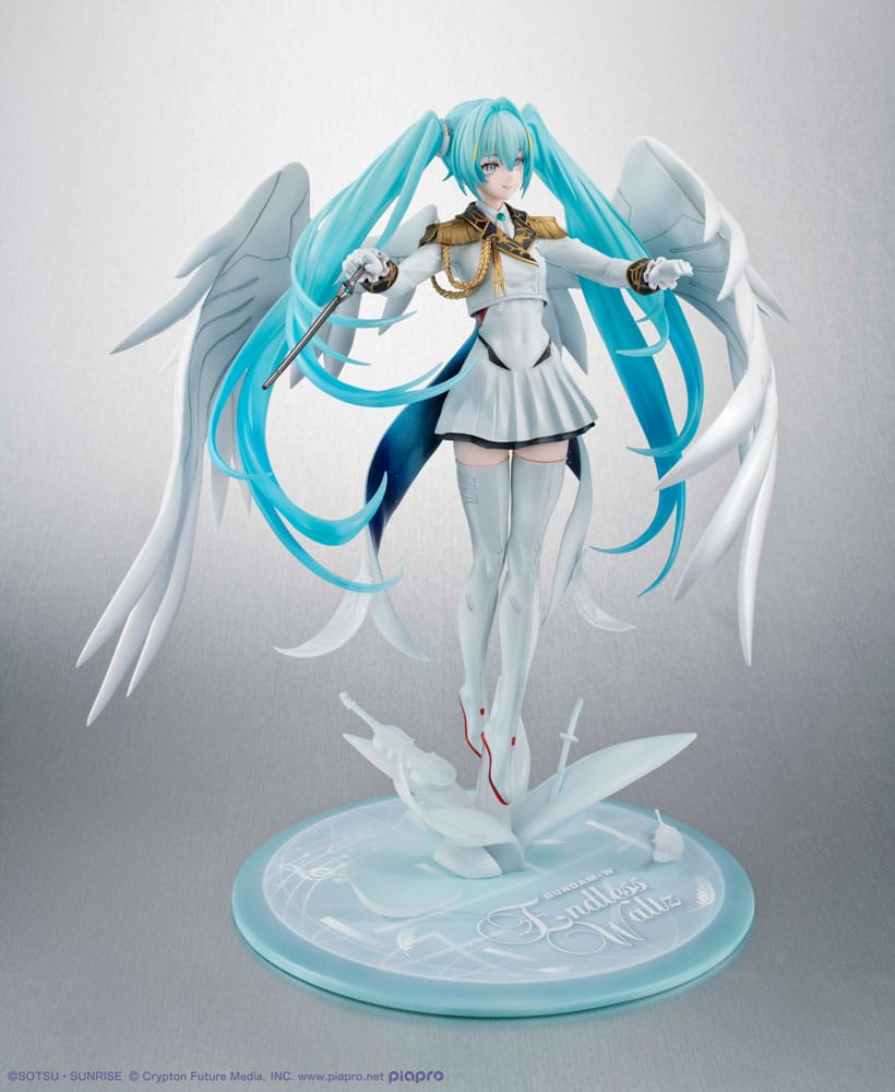 Mobile Suit Gundam x Hatsune Miku Lucrea Statue Hatsune Miku x Wing Gundam Zero EW 45th Anniversary