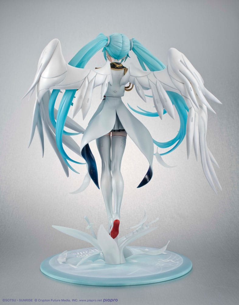 Mobile Suit Gundam x Hatsune Miku Lucrea Statue Hatsune Miku x Wing Gundam Zero EW 45th Anniversary
