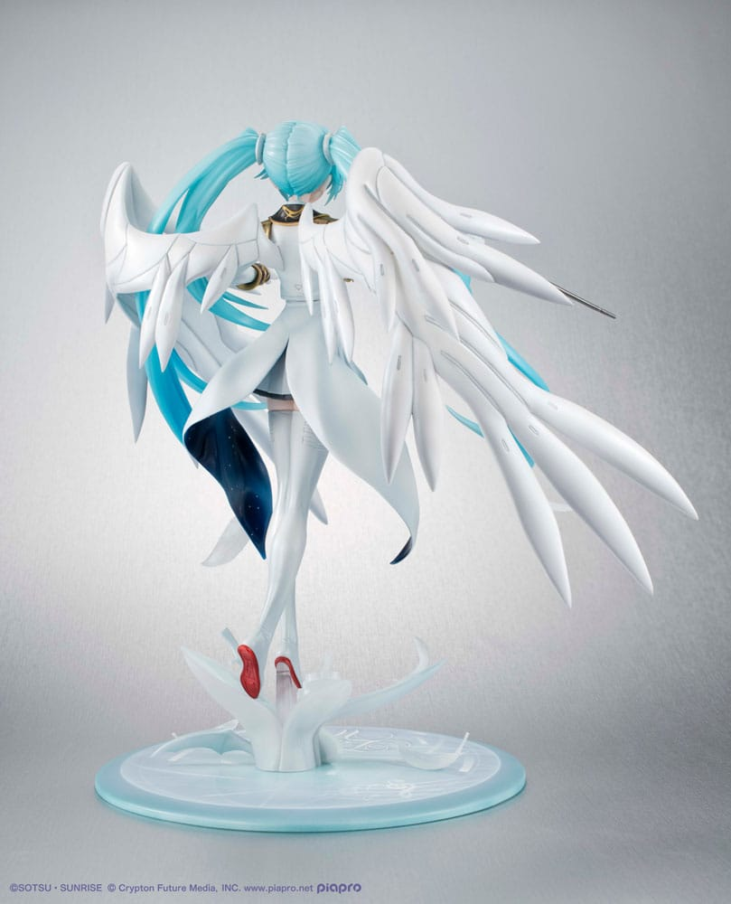 Mobile Suit Gundam x Hatsune Miku Lucrea Statue Hatsune Miku x Wing Gundam Zero EW 45th Anniversary