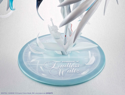 Mobile Suit Gundam x Hatsune Miku Lucrea Statue Hatsune Miku x Wing Gundam Zero EW 45th Anniversary