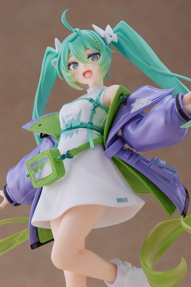 Hatsune Miku Sporty Fashion Figure